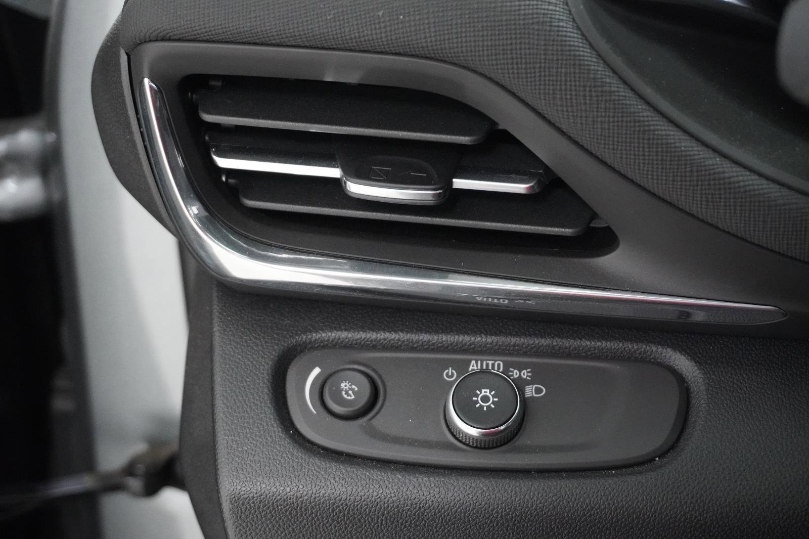 Used 2025 Buick Envista Preferred w/ Convenience II Package image 19