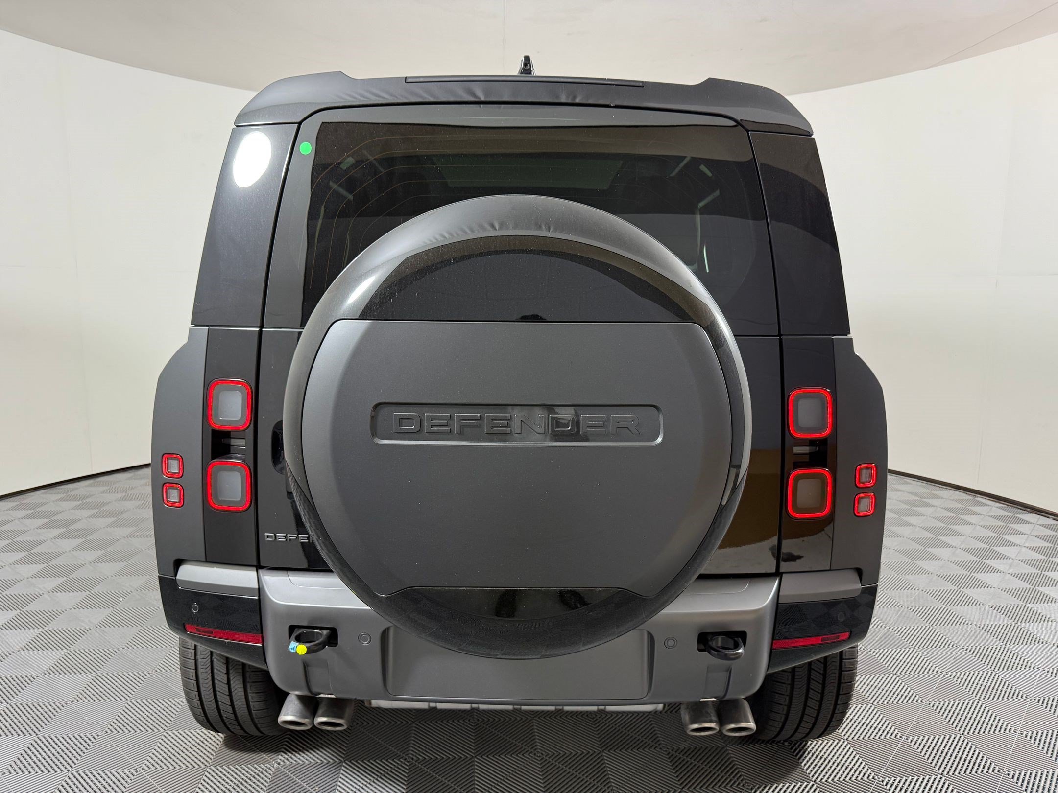 New 2026 Land Rover Defender 90 V8 AWD/4WD image 10