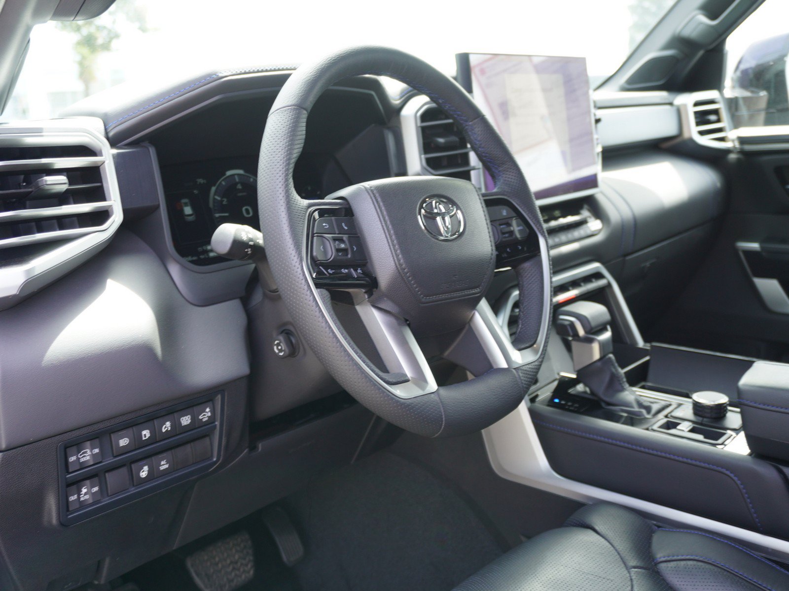 Used 2025 Toyota Sequoia Platinum AWD/4WD image 25