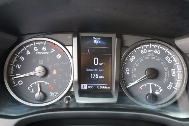 Used 2022 Toyota Tacoma TRD Off-Road AWD/4WD image 15