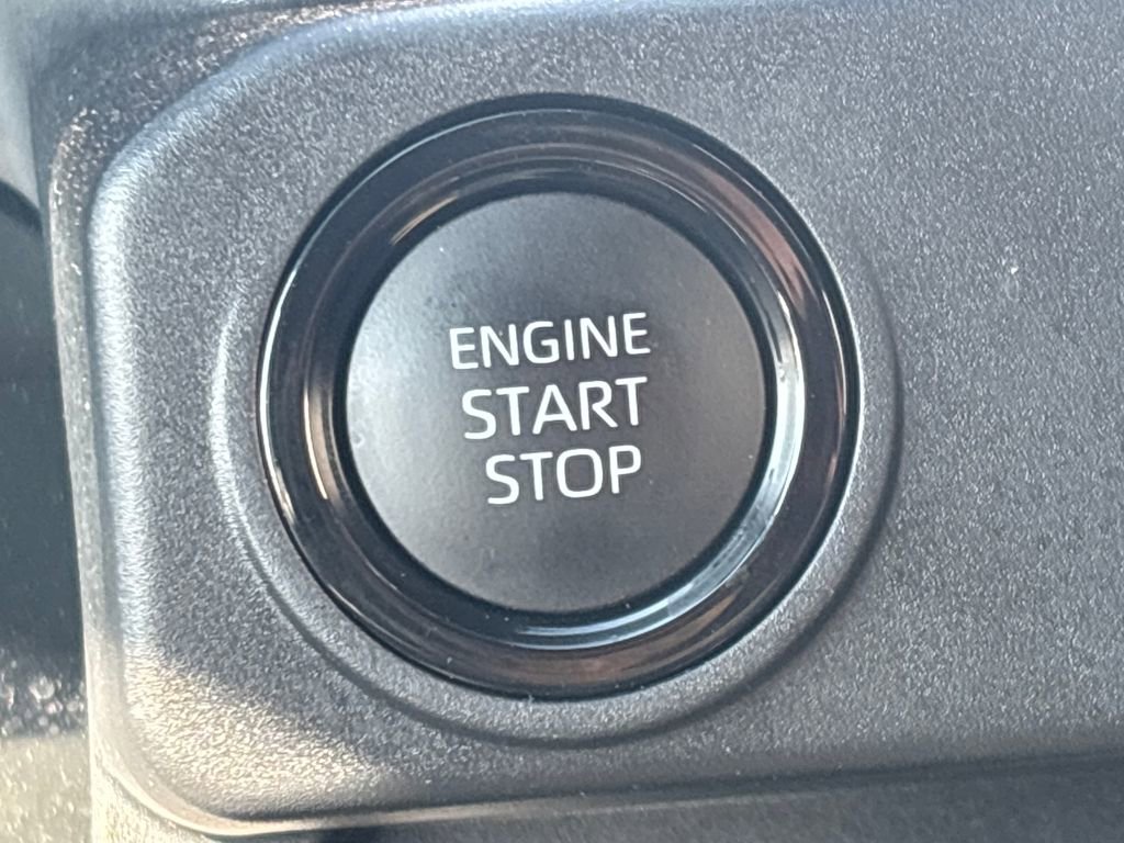 Used 2025 Toyota Tacoma SR image 17