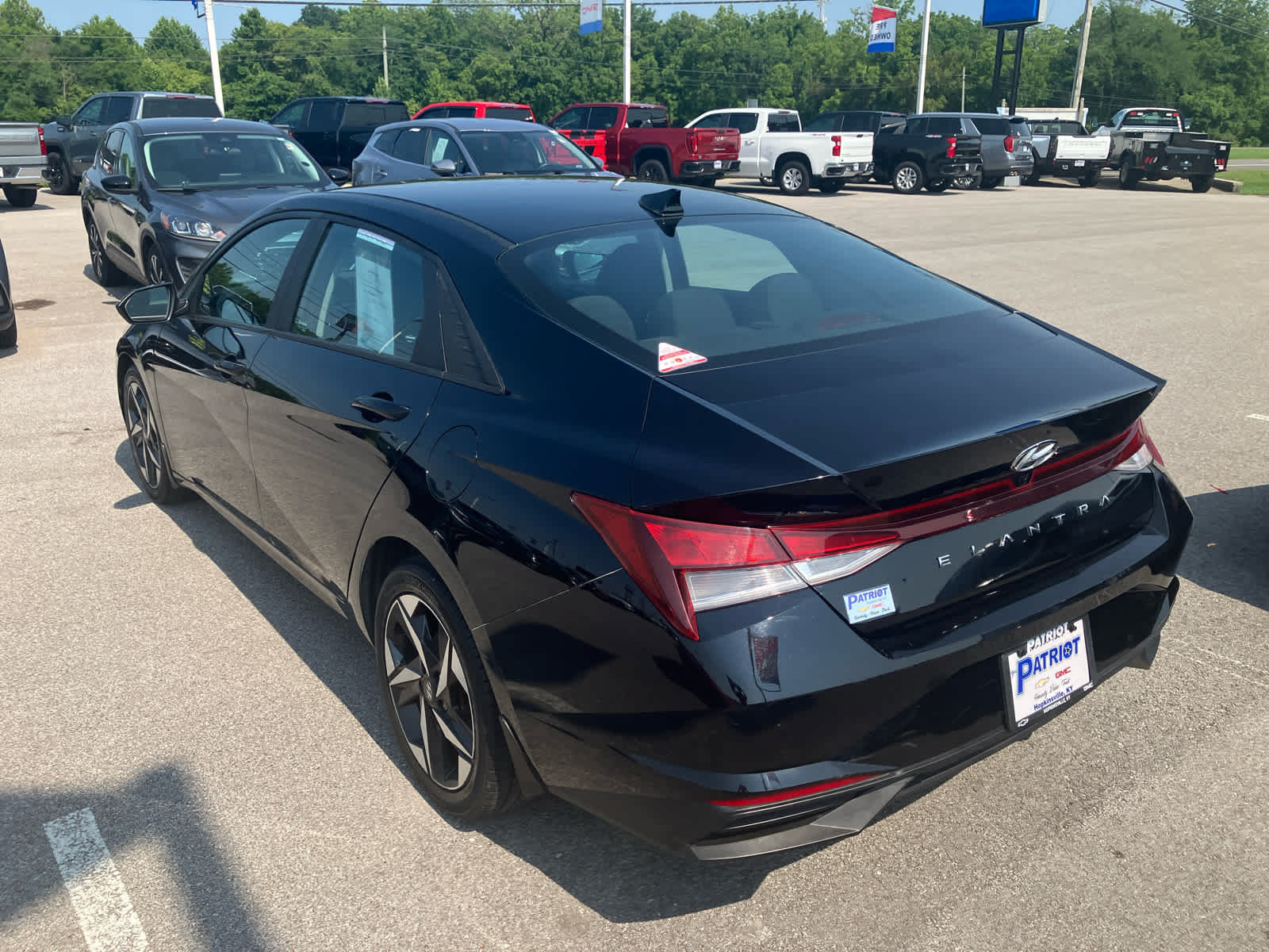 Used 2023 Hyundai Elantra SEL w/ Convenience Package FWD image 5