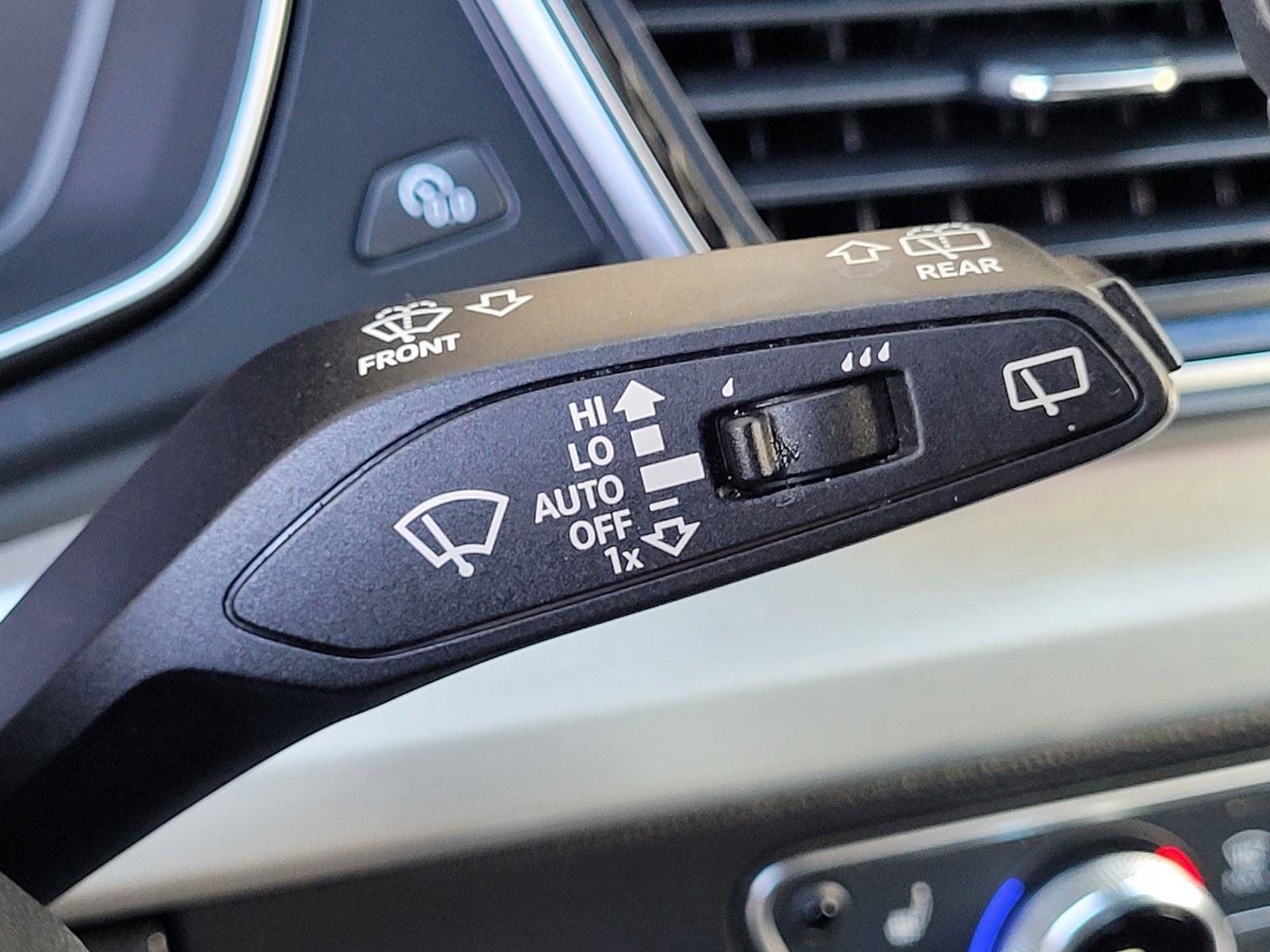 Used 2021 Audi Q5 e Prestige w/ Prestige Package image 33