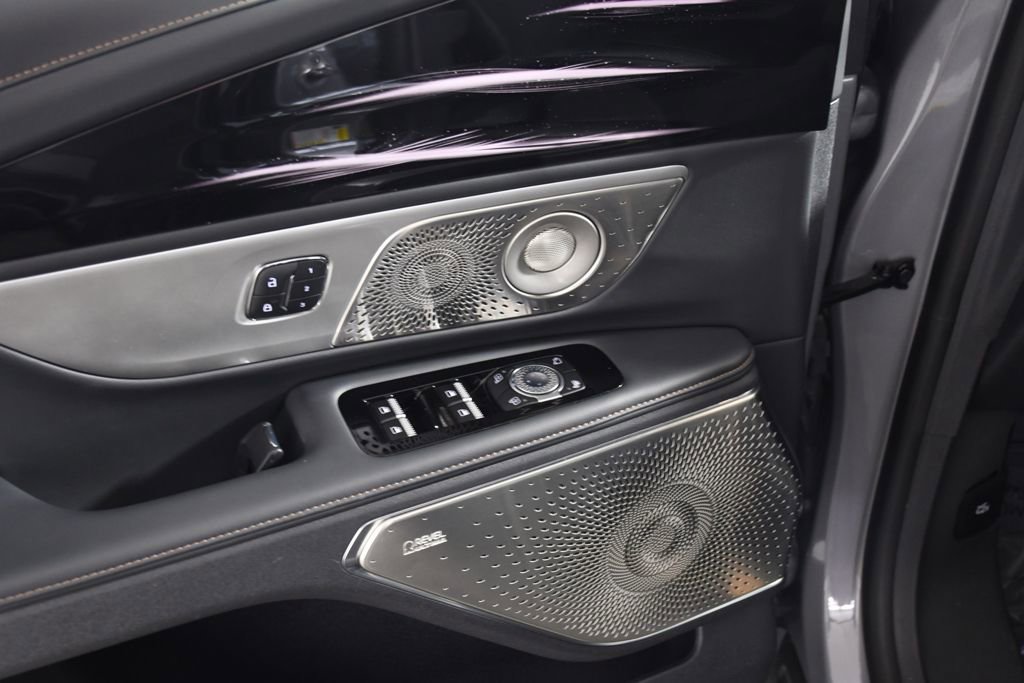 Used 2025 Lincoln Nautilus Reserve image 15