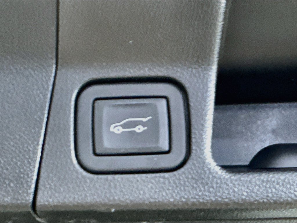 Used 2023 GMC Acadia Denali w/ Denali Ultimate Package FWD image 33