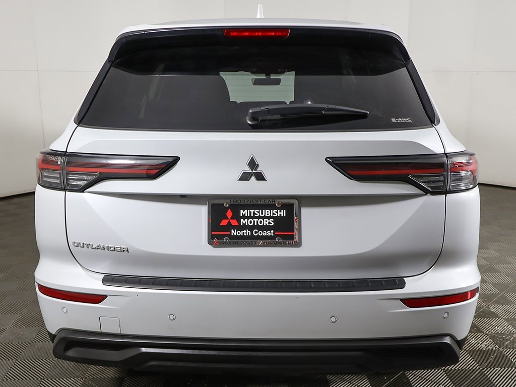 New 2026 Mitsubishi Outlander ES image 13