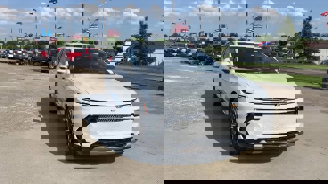 New 2025 Chevrolet Equinox EV LT image 3