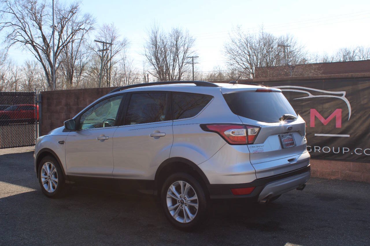 Used 2017 Ford Escape SE w/ Equipment Group 201A FWD image 3