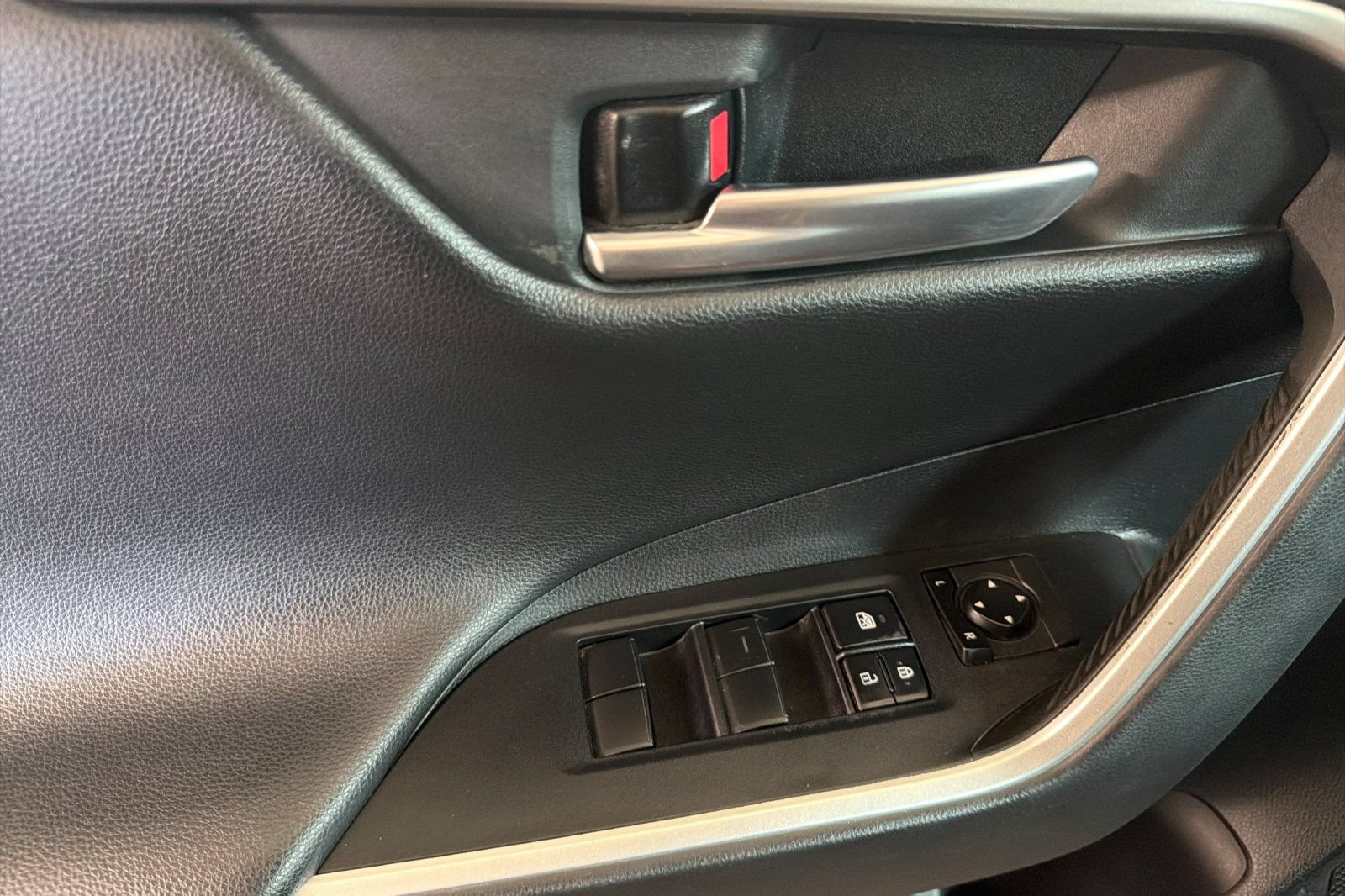 Used 2020 Toyota RAV4 Adventure w/ Carpet Mat Package AWD/4WD image 11