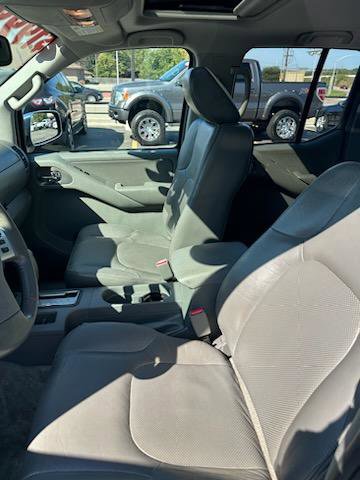 Used 2014 Nissan Frontier SL w/ SL Moonroof Package AWD/4WD image 7