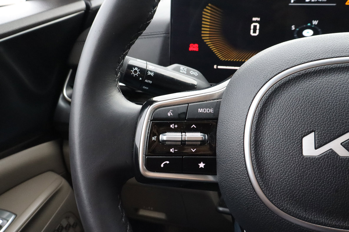 Used 2025 Kia Carnival image 31