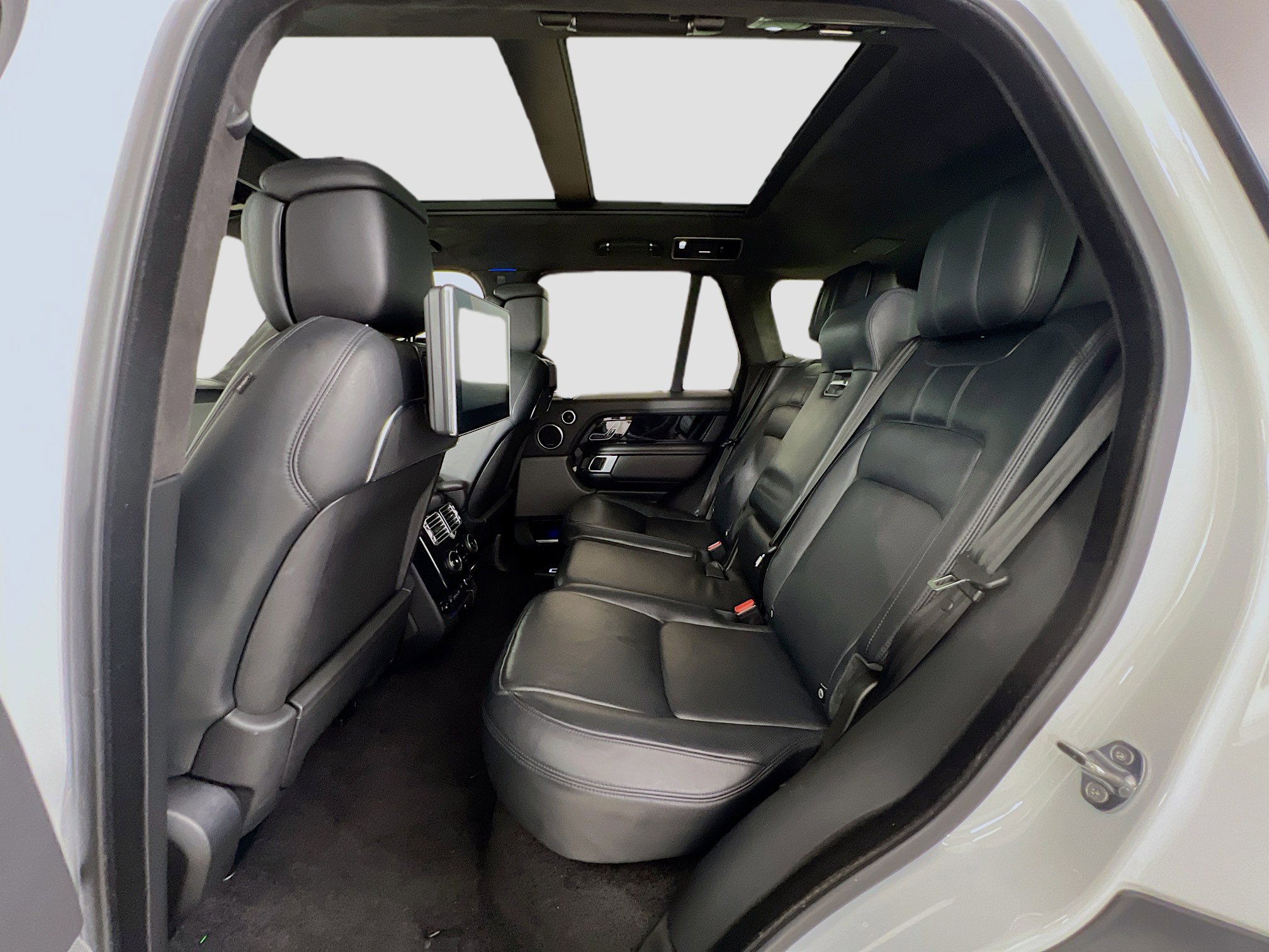 Used 2019 Land Rover Range Rover Autobiography image 26