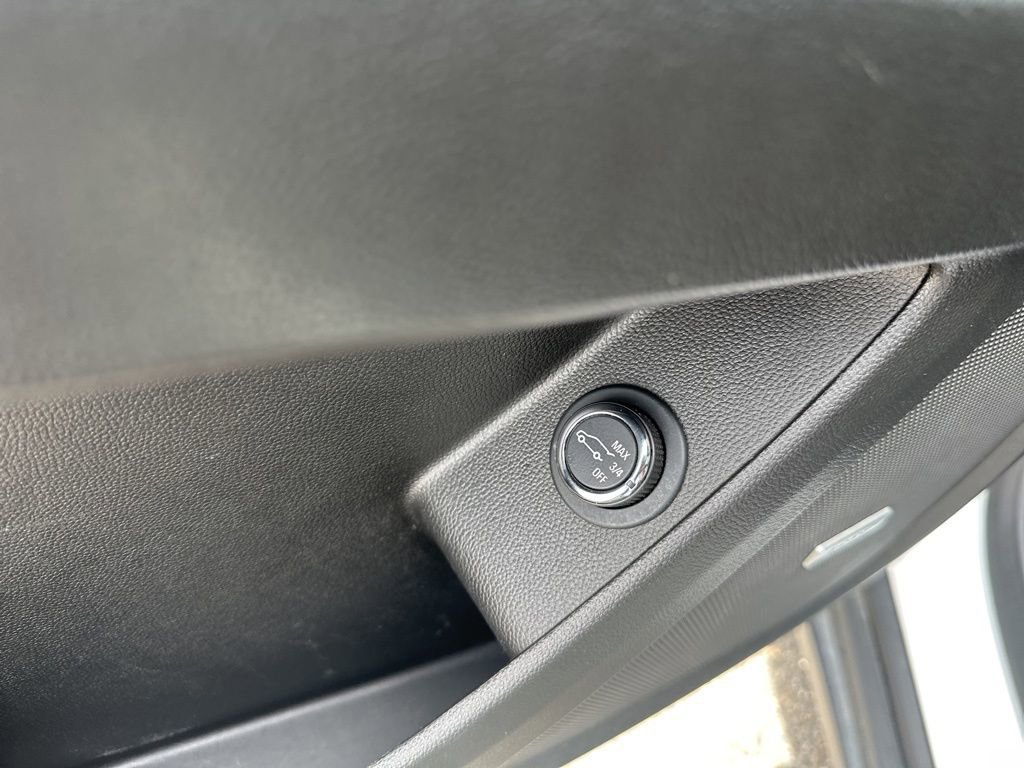 Used 2022 Chevrolet Traverse RS image 18