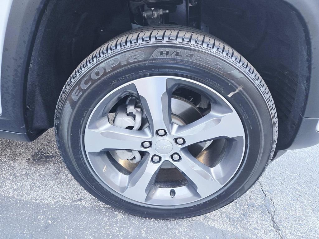 Used 2025 Jeep Grand Cherokee Limited image 16