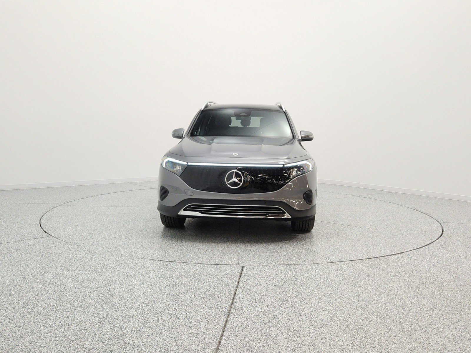 Used 2024 Mercedes-Benz EQB 300 4MATIC image 2