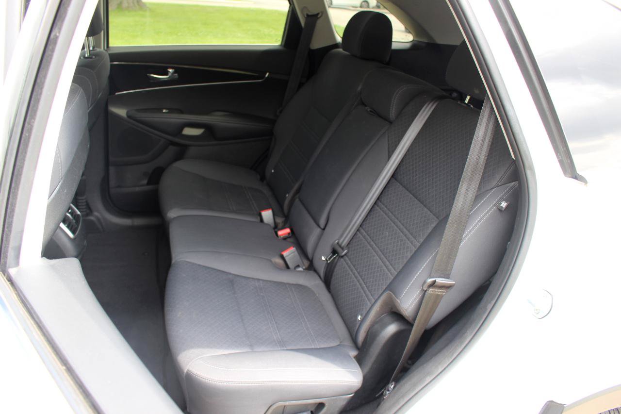 Used 2017 Kia Sorento FWD image 29
