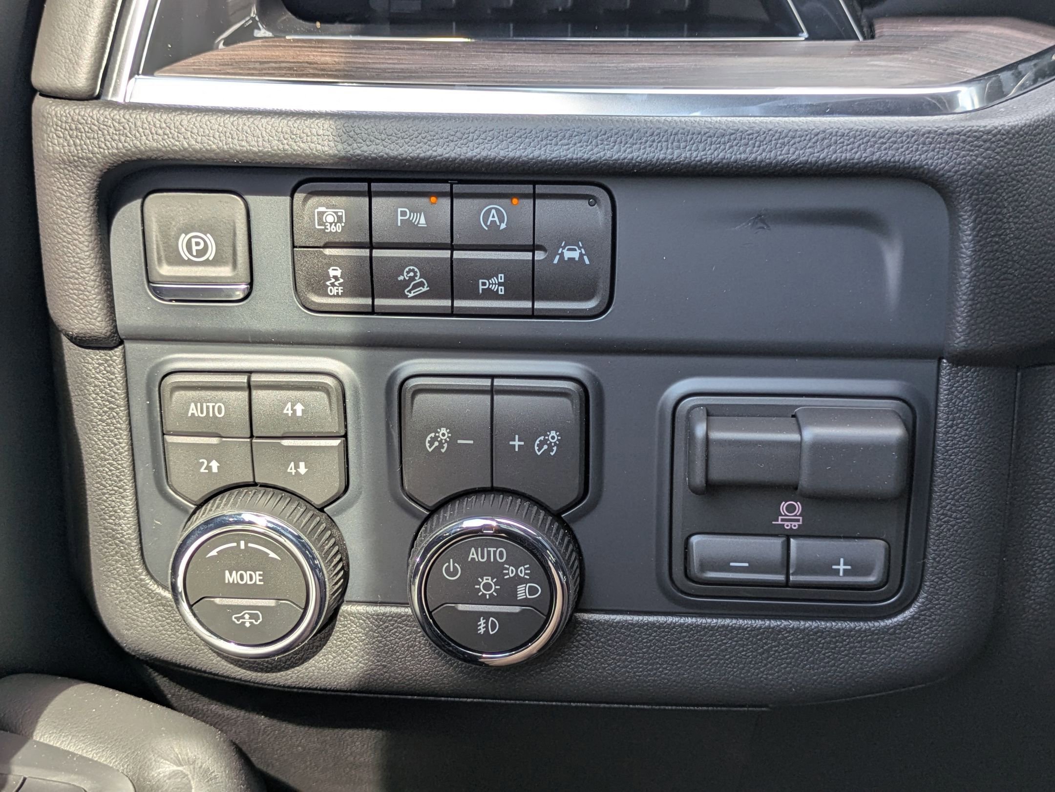 New 2026 Chevrolet Suburban Z71 image 22