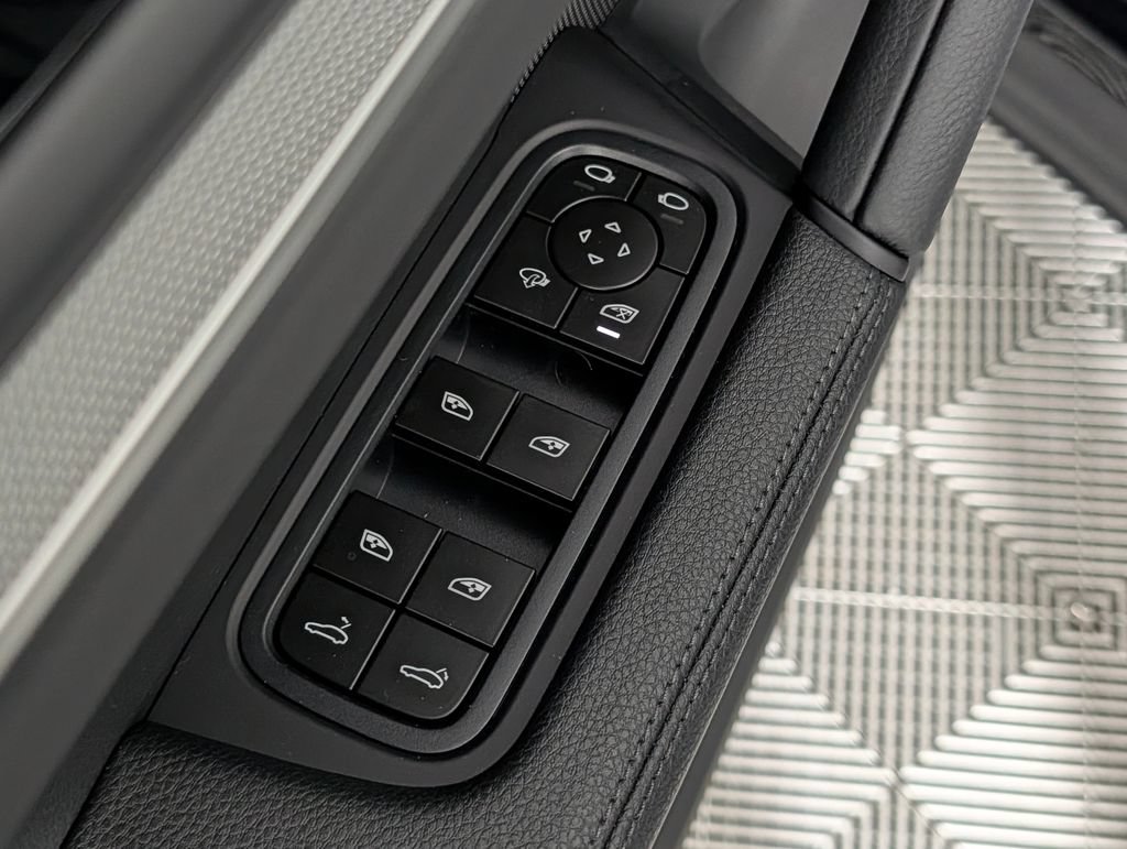 New 2026 Porsche Cayenne Coupe AWD/4WD image 27