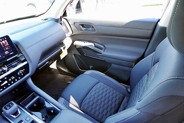 New 2026 Nissan Pathfinder SV w/ Cargo Package FWD image 32