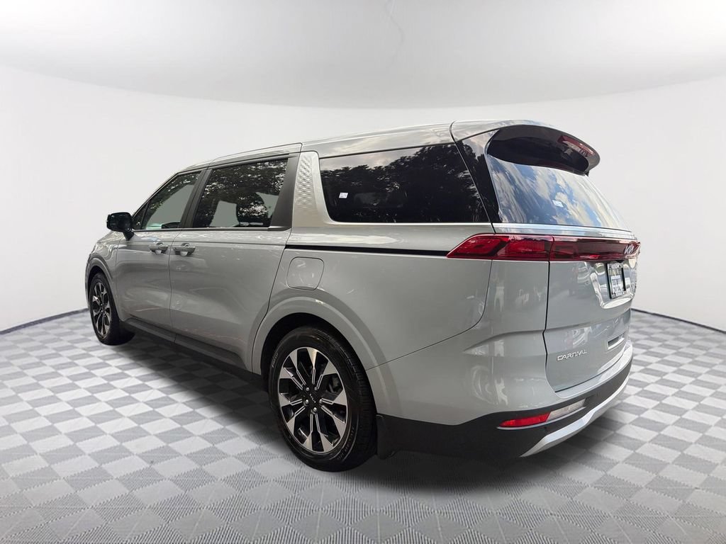 Used 2024 Kia Carnival EX FWD image 7