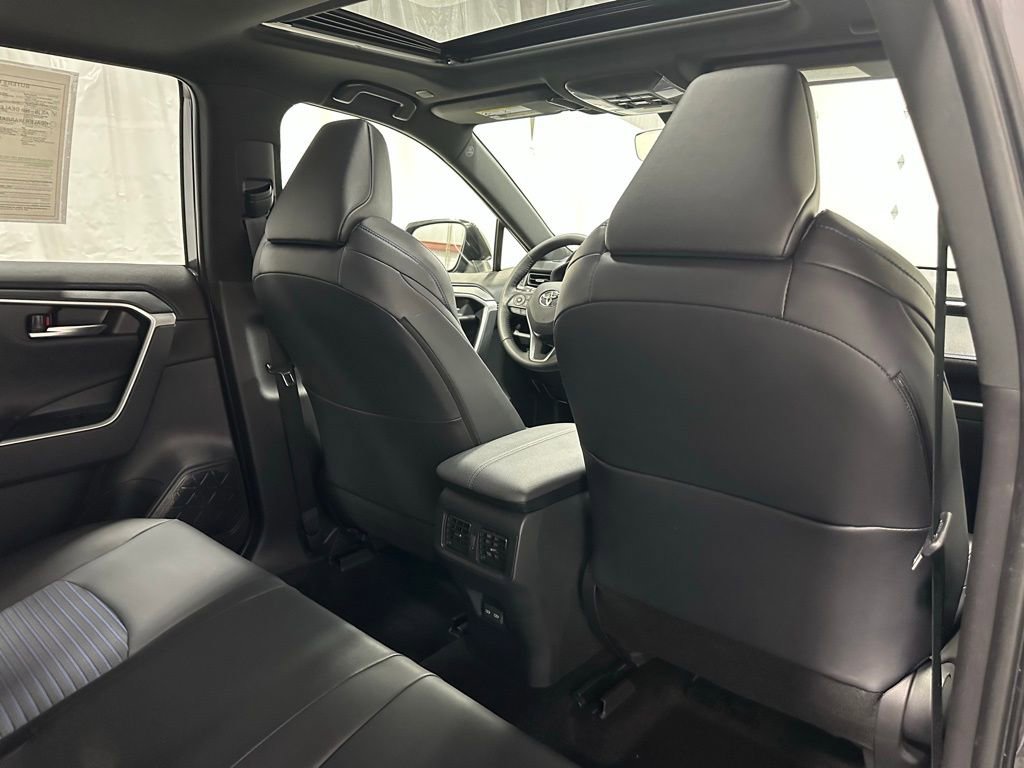 Used 2025 Toyota RAV4 XSE w/ Weather Package AWD/4WD image 57