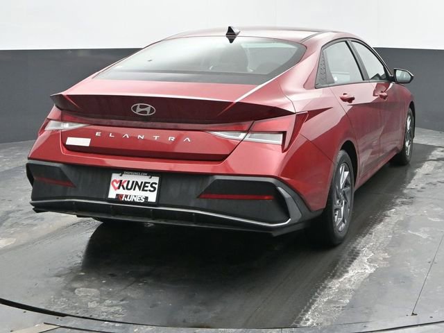 Used 2024 Hyundai Elantra SEL image 9