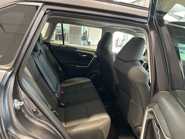 Used 2021 Toyota RAV4 XLE w/ Convenience Package AWD/4WD image 17