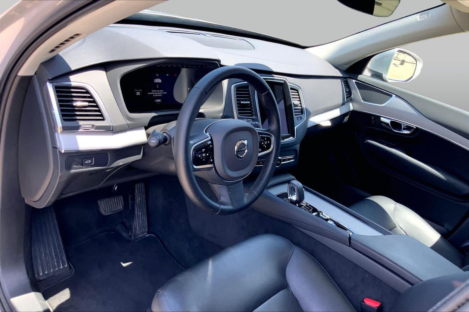 Used 2025 Volvo XC90 B5 Core AWD/4WD image 18