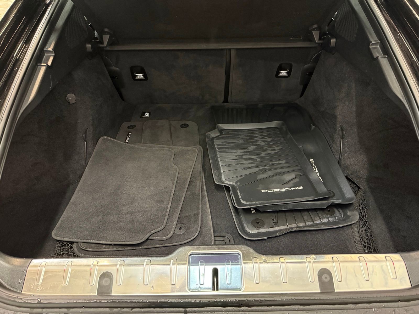 Used 2018 Porsche Panamera 4 image 13