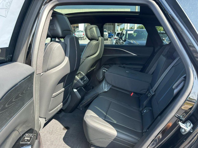 New 2025 Cadillac Lyriq Luxury image 8