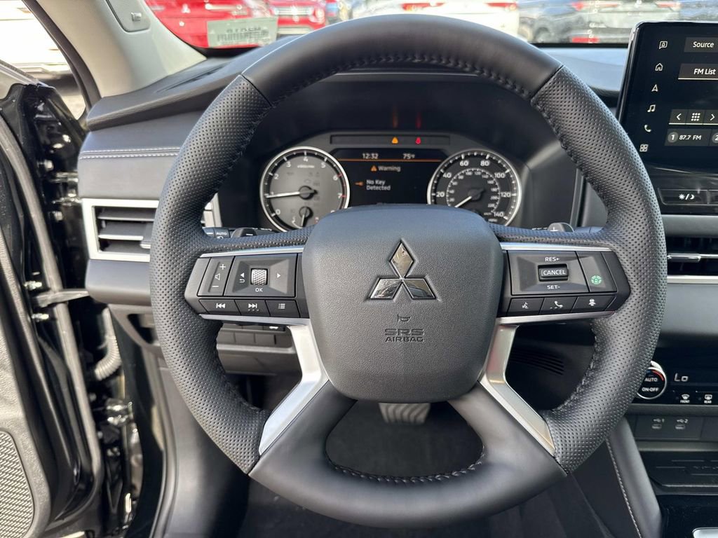 New 2026 Mitsubishi Outlander SE image 40