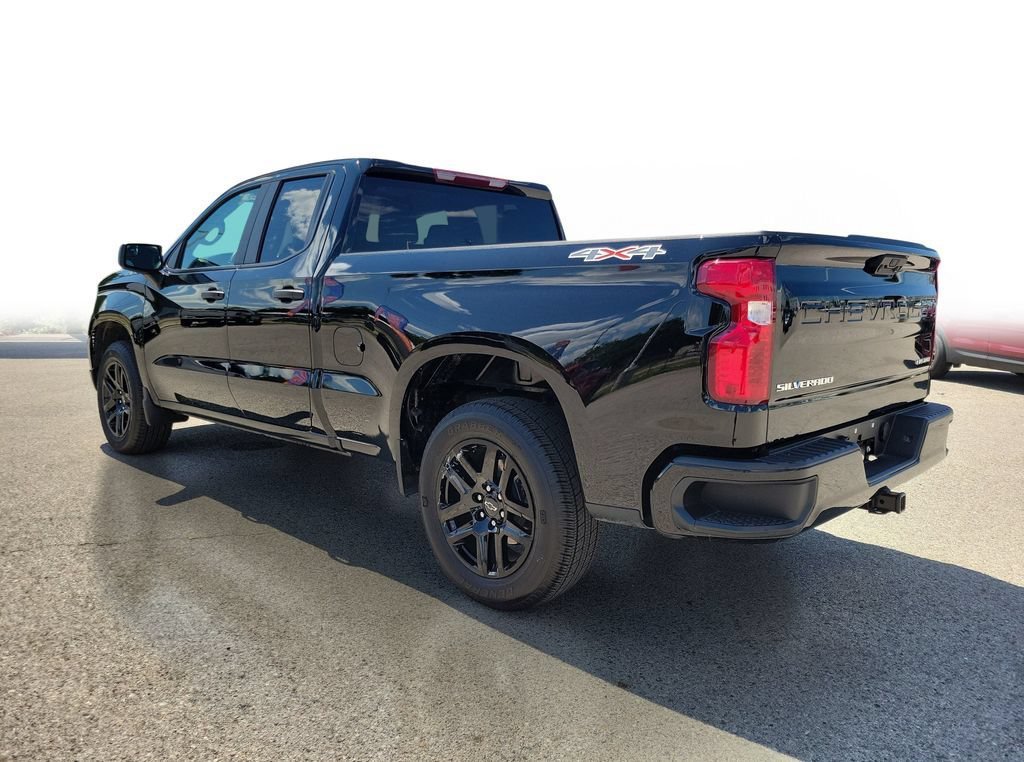 Used 2025 Chevrolet Silverado 1500 Custom AWD/4WD image 3