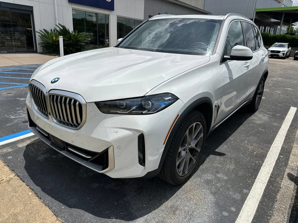 Used 2024 BMW X5 sDrive40i w/ Premium Package RWD image 1