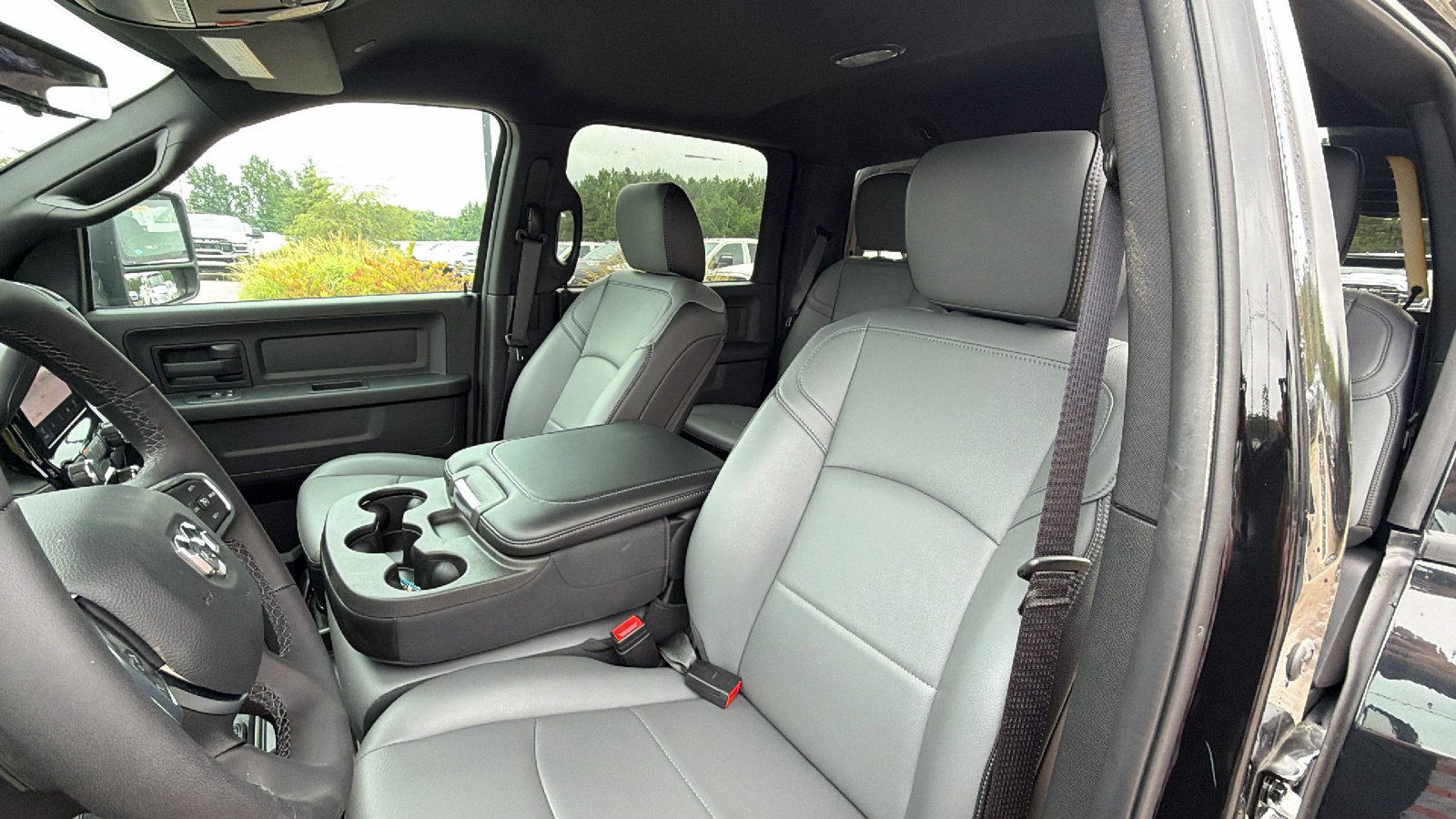 New 2025 RAM 5500 Tradesman w/ Safety Group AWD/4WD image 17