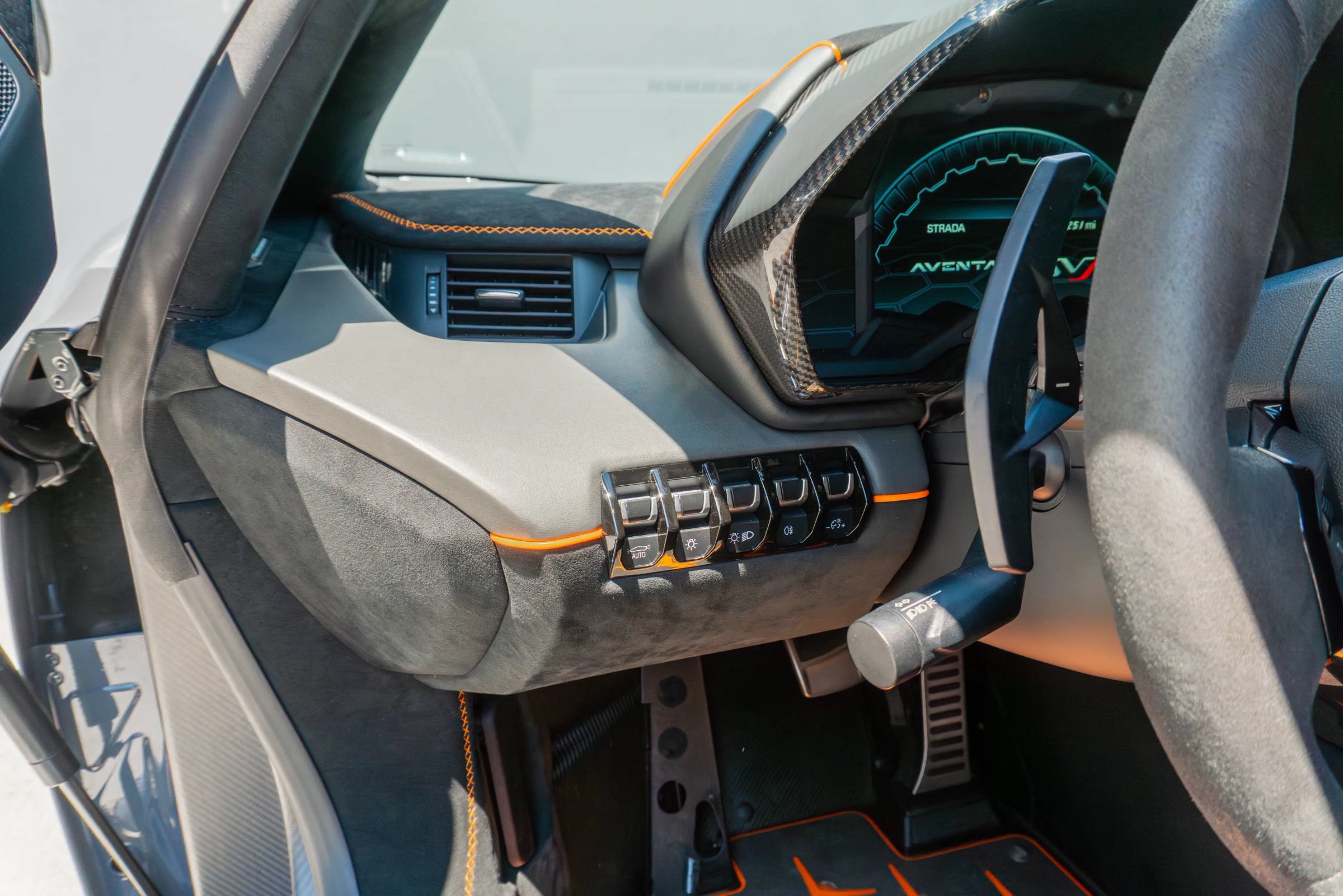 Used 2019 Lamborghini Aventador SVJ AWD/4WD image 64