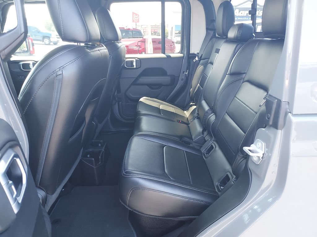Used 2020 Jeep Gladiator Overland AWD/4WD image 14
