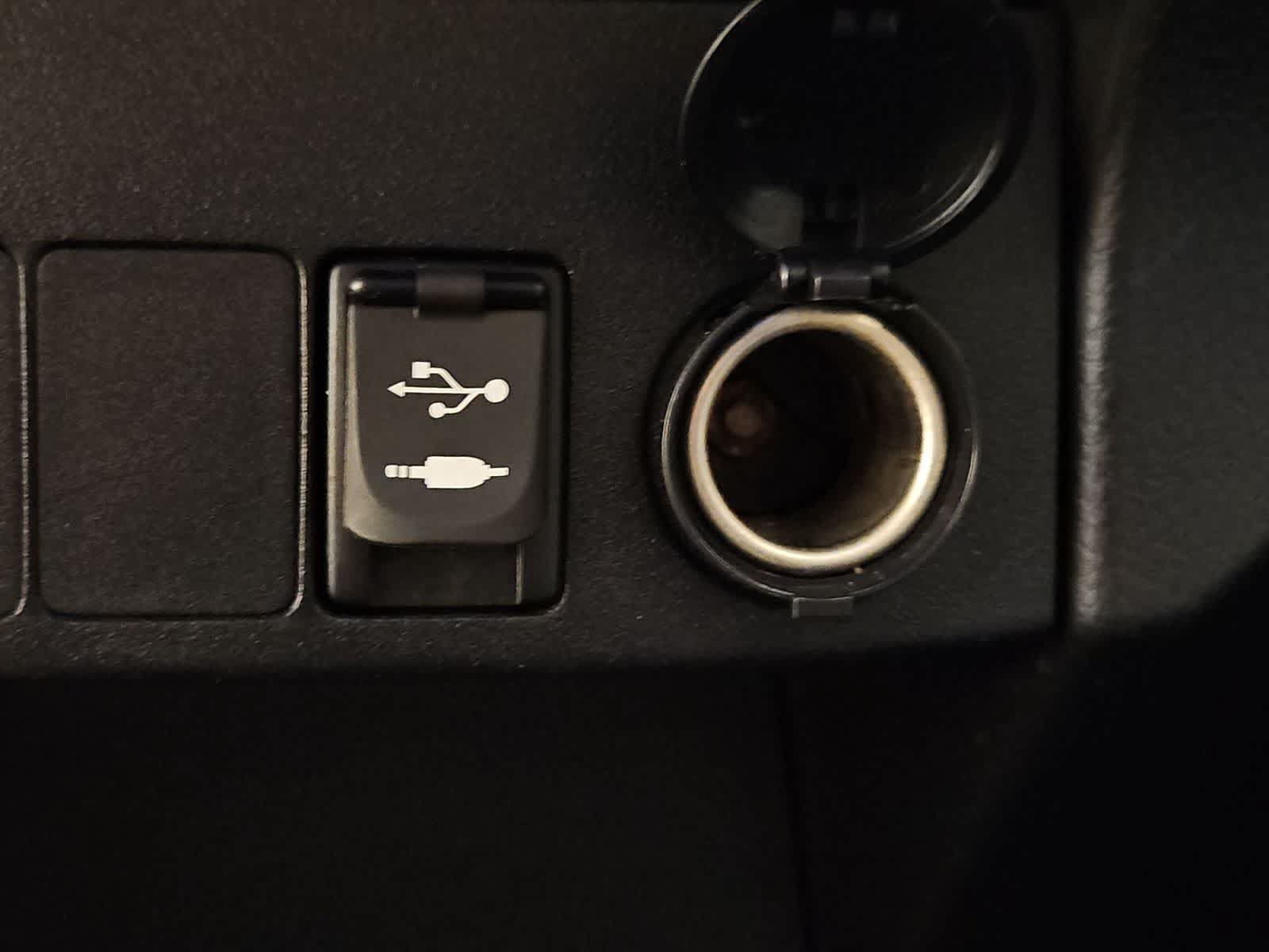 Used 2018 Toyota RAV4 XLE FWD image 7