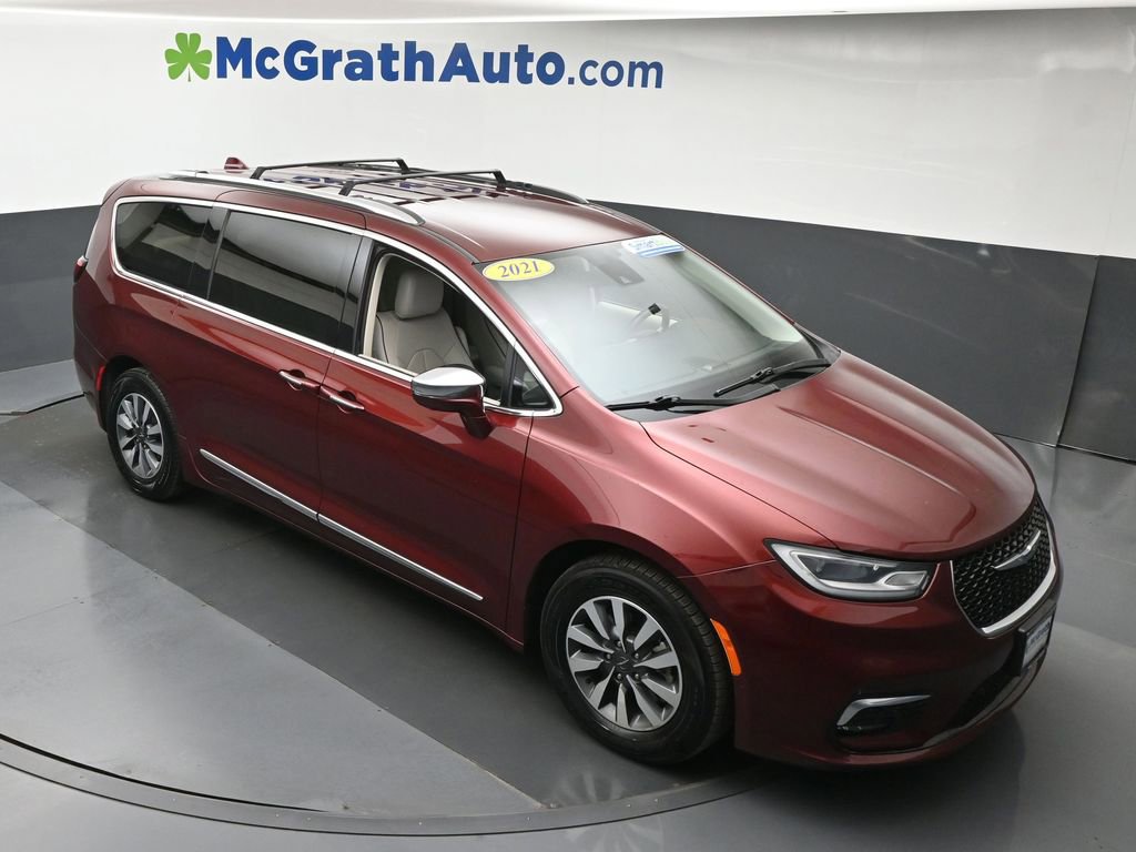 Used 2021 Chrysler Pacifica Limited w/ Premium & Safety Sphere Group image 3