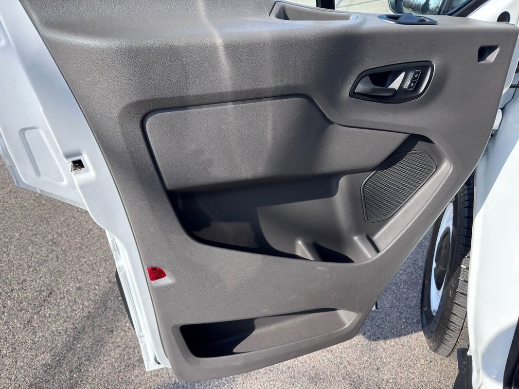 Used 2025 Ford Transit 250 Medium Roof RWD image 9