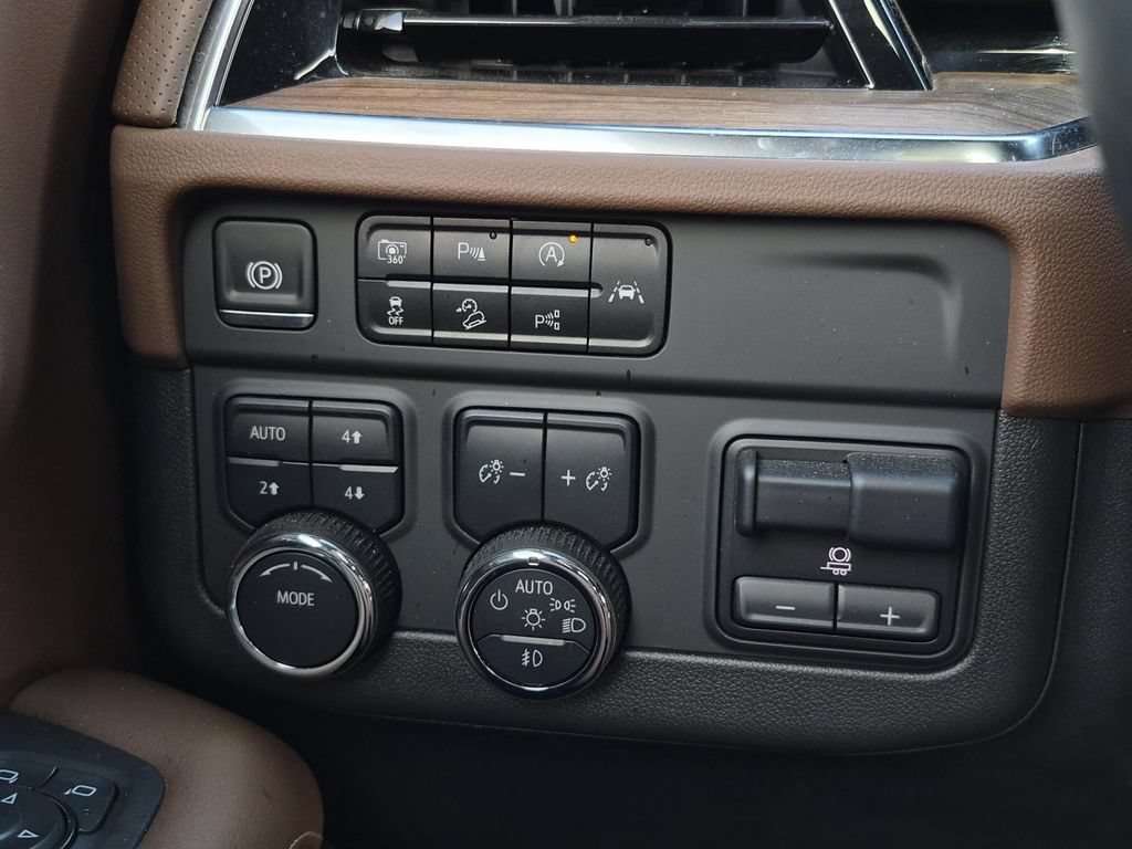 Used 2025 Chevrolet Tahoe High Country w/ Sun And Tow Package AWD/4WD image 23