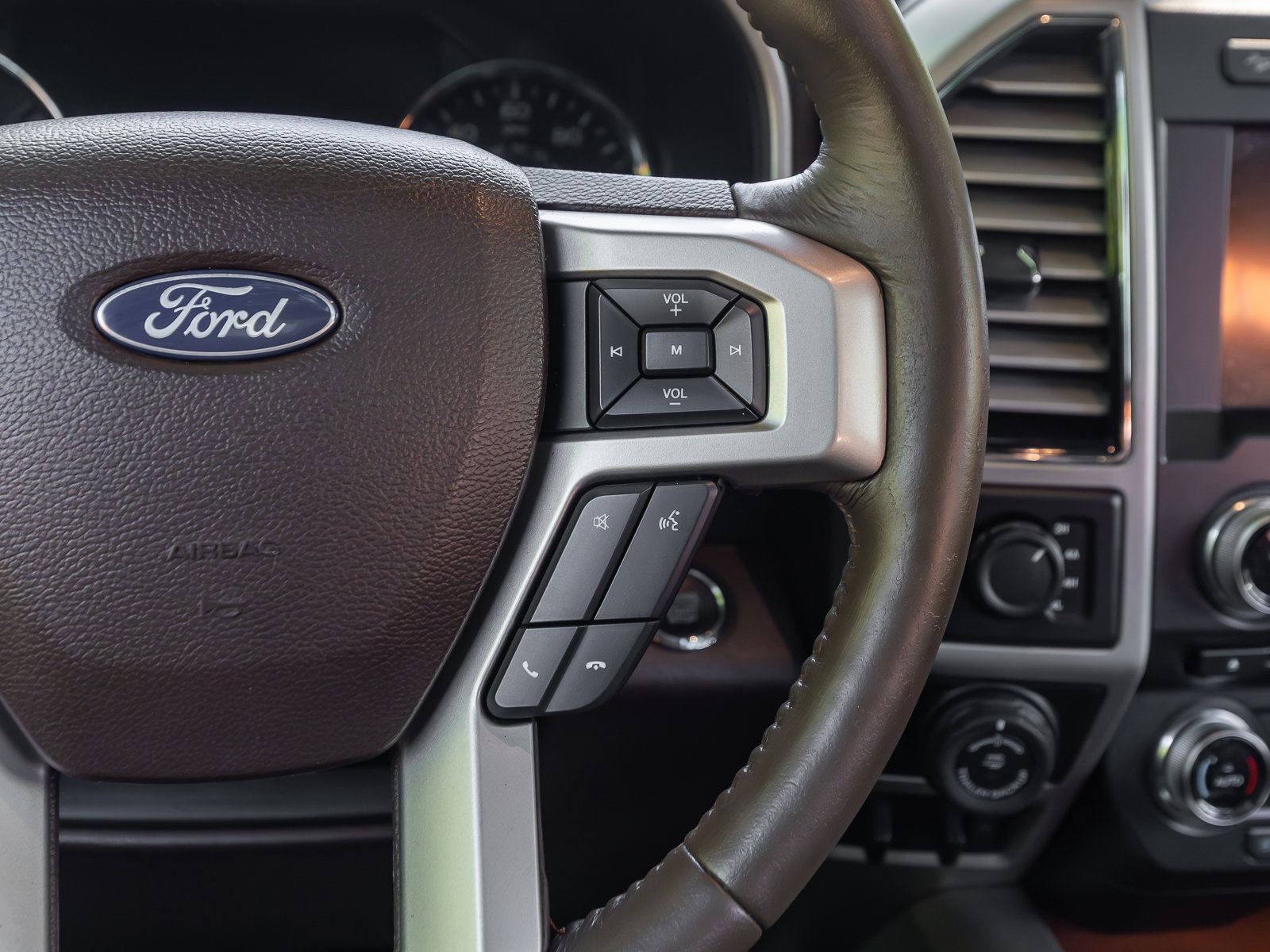 Used 2017 Ford F150 King Ranch w/ Equipment Group 601A Luxury AWD/4WD image 8