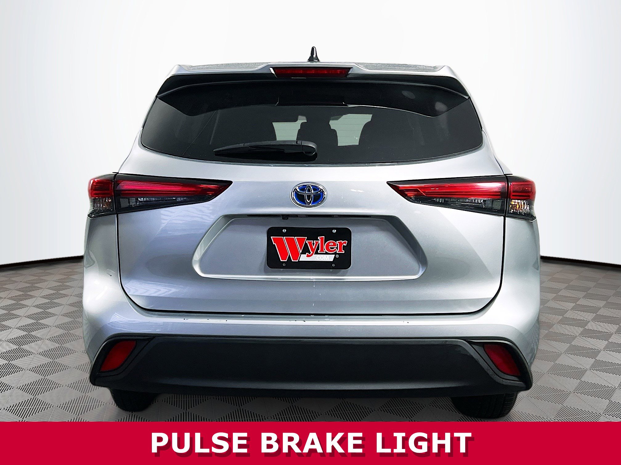 Used 2023 Toyota Highlander LE image 26