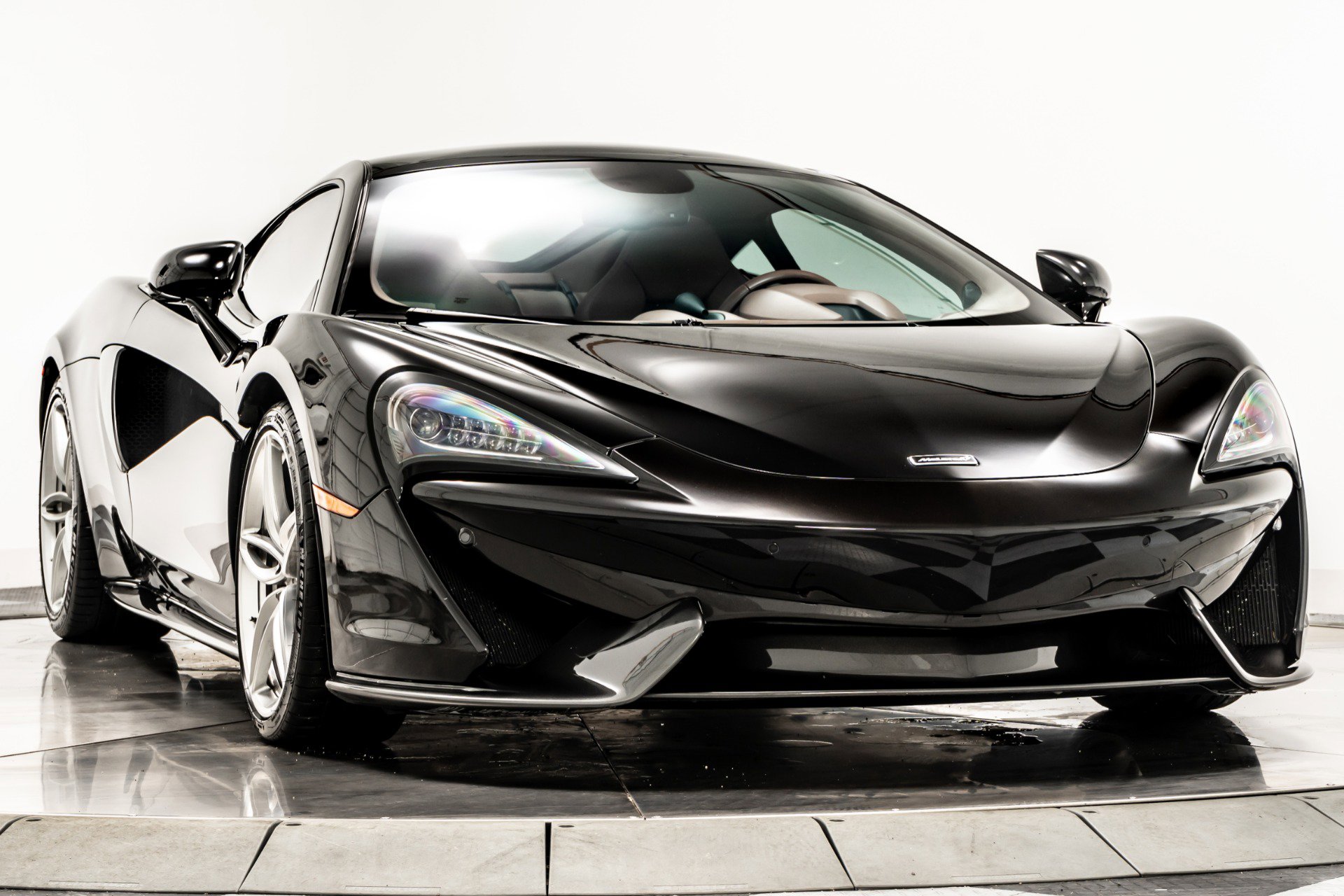 Used 2017 McLaren 570S image 3