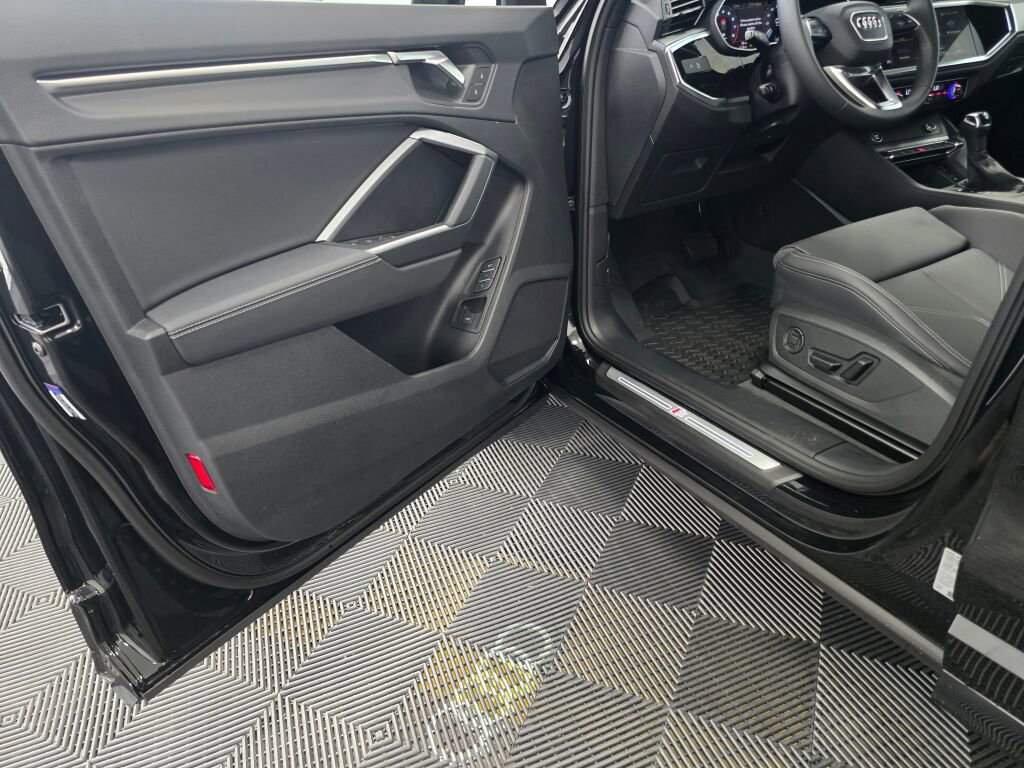 New 2025 Audi Q3 2.0T Premium image 22