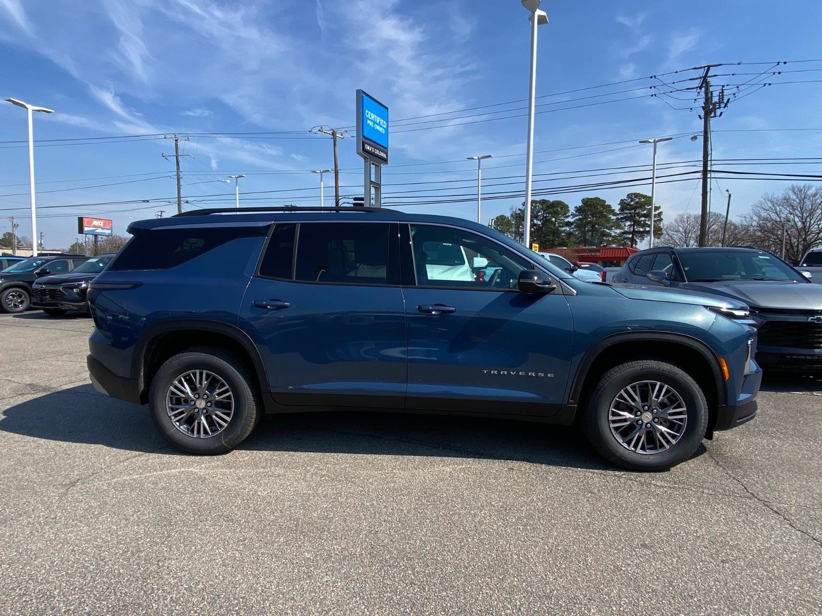 New 2026 Chevrolet Traverse LT w/ Driver Confidence Package FWD image 2