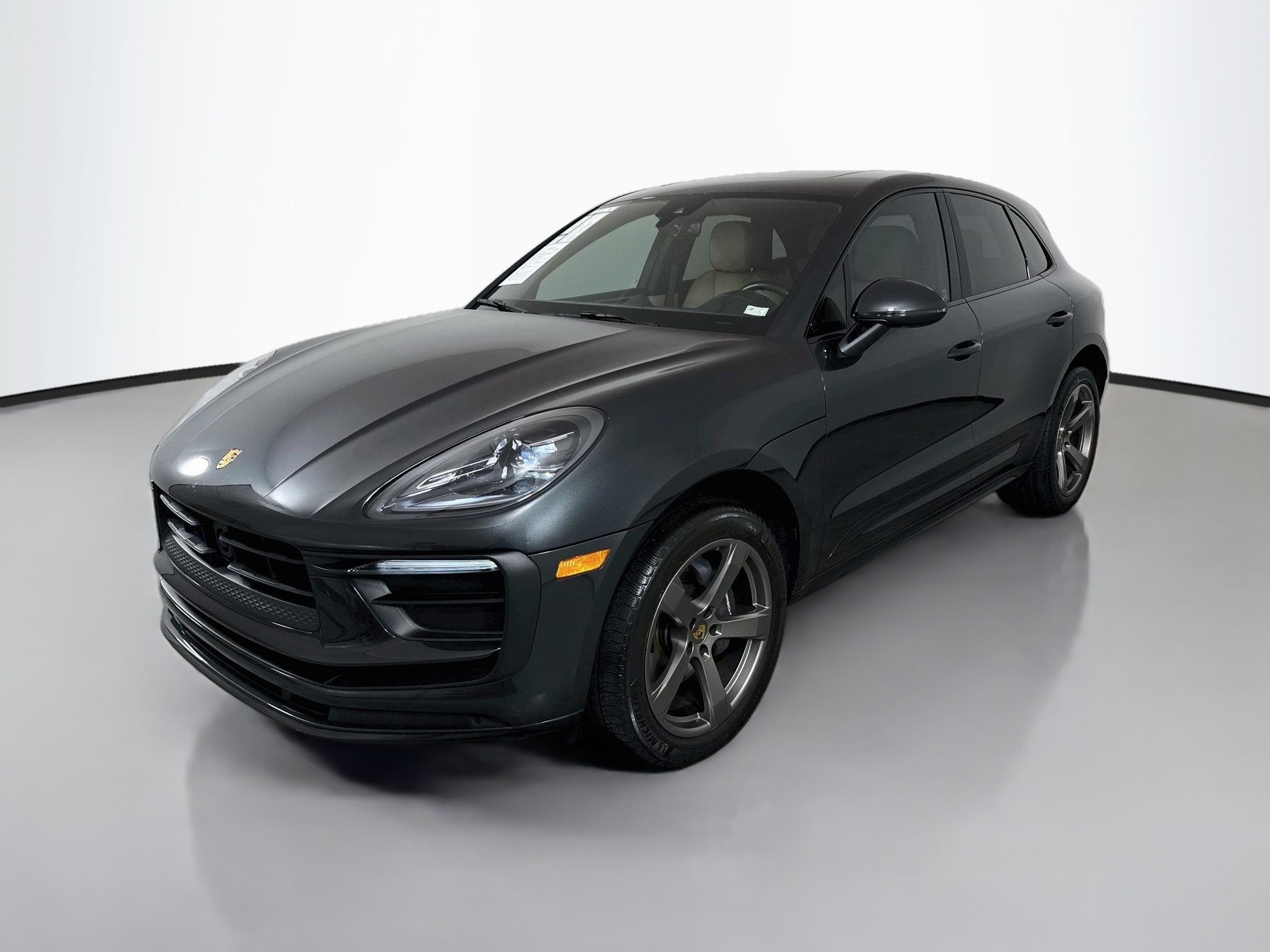 Used 2023 Porsche Macan AWD/4WD image 3