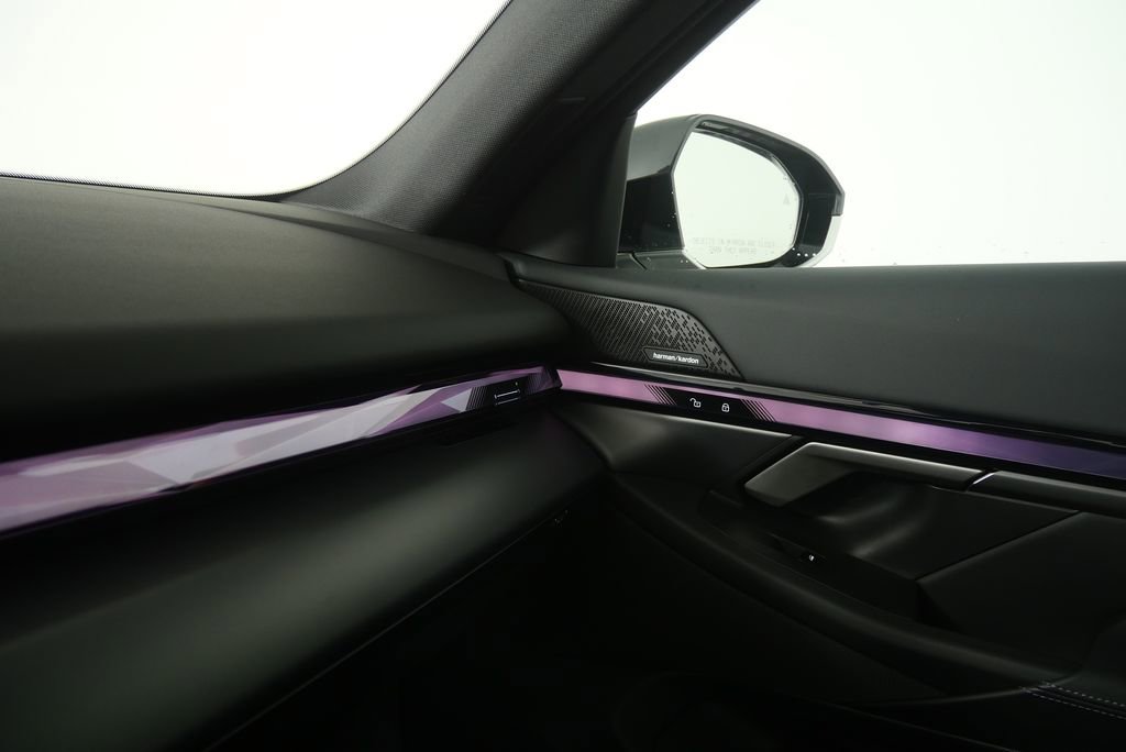 Certified 2025 BMW 540i xDrive image 25