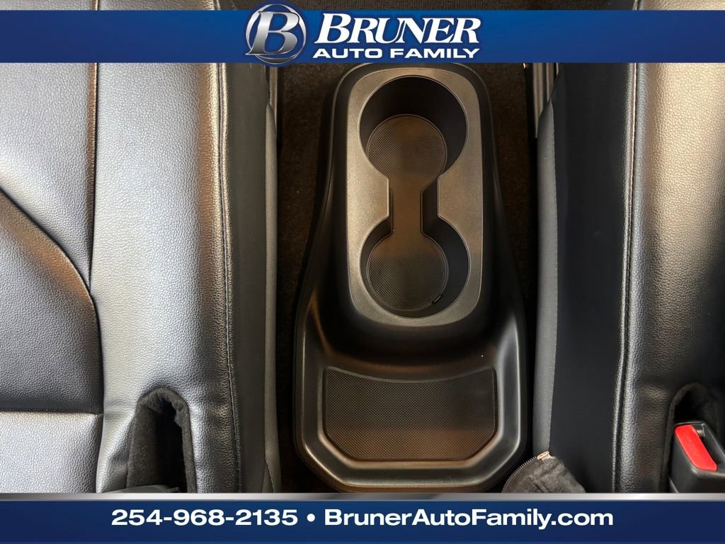 Used 2025 Toyota Highlander XLE image 19