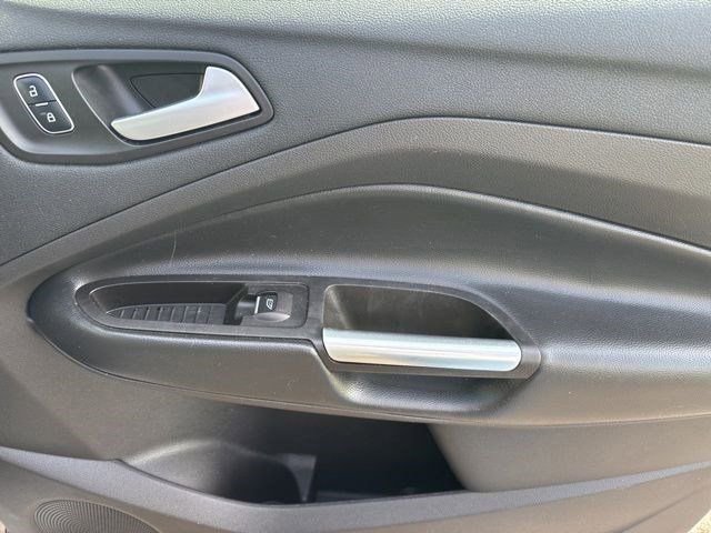 Used 2017 Ford Escape SE w/ Equipment Group 201A AWD/4WD image 40