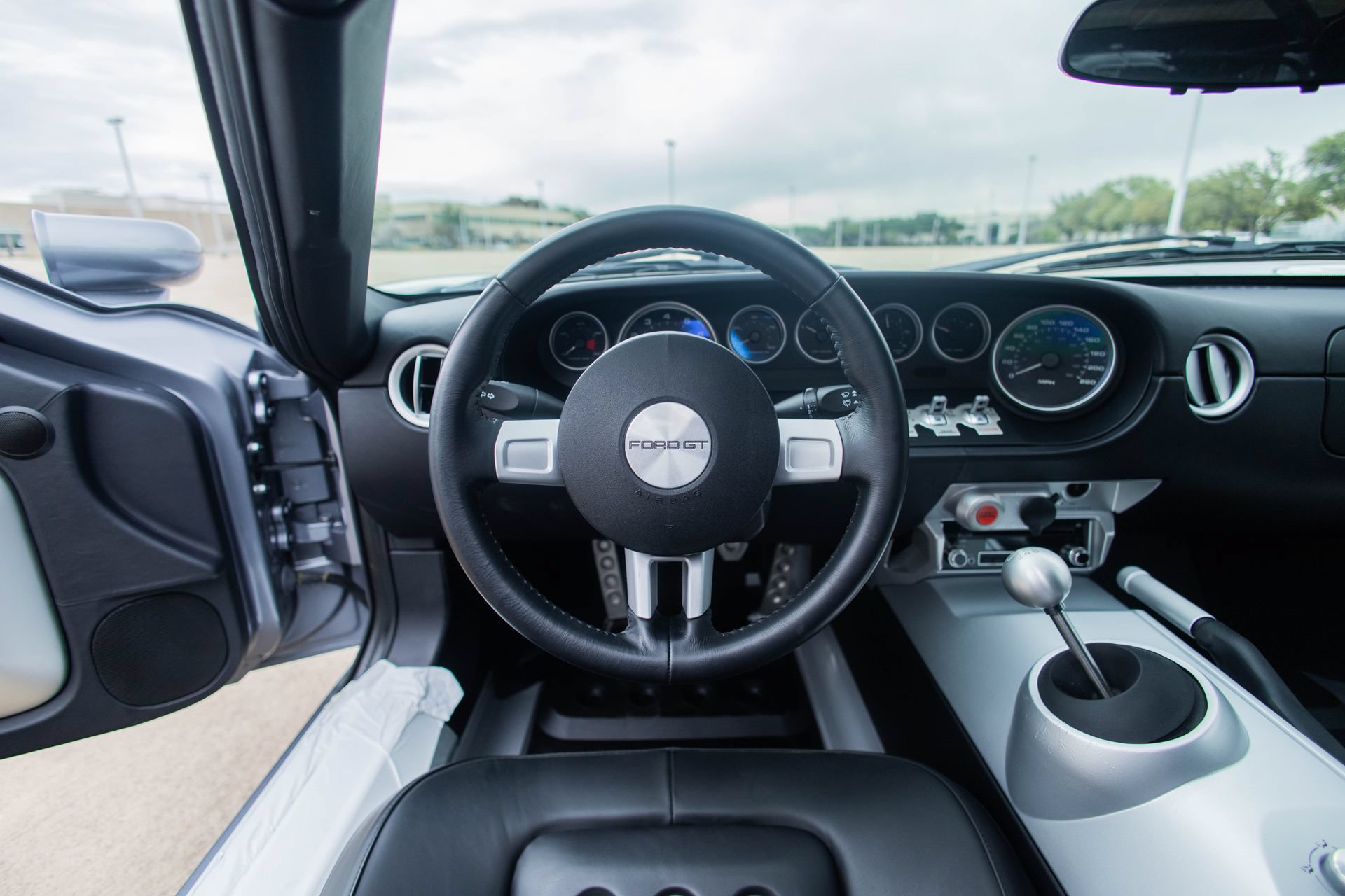 Used 2006 Ford GT RWD image 57